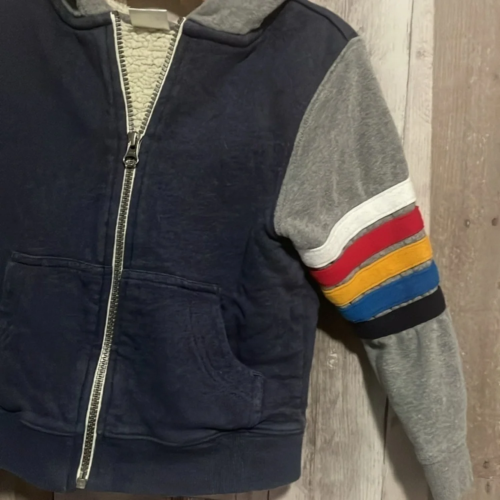 Hanna Andersson Sherpa Lined Hoodie jacket with rainbow stripe sleeves size 4